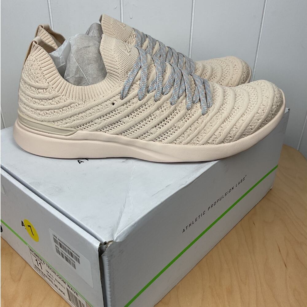 NIB APL Athletic Propulsion Labs‎ Womens Techloom Wave in Warm Silk Size 11